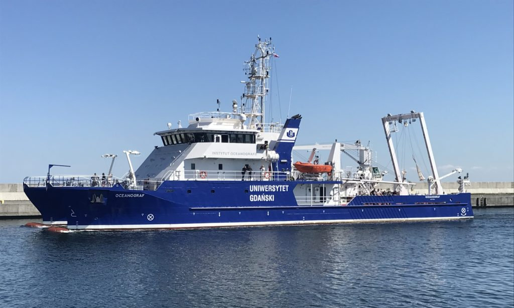 how does a research vessel work